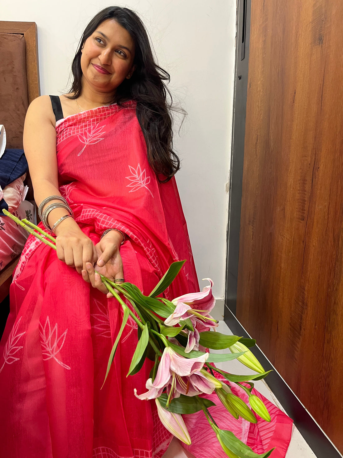 Linen saree worn without fall bidding with a clean, structured fall