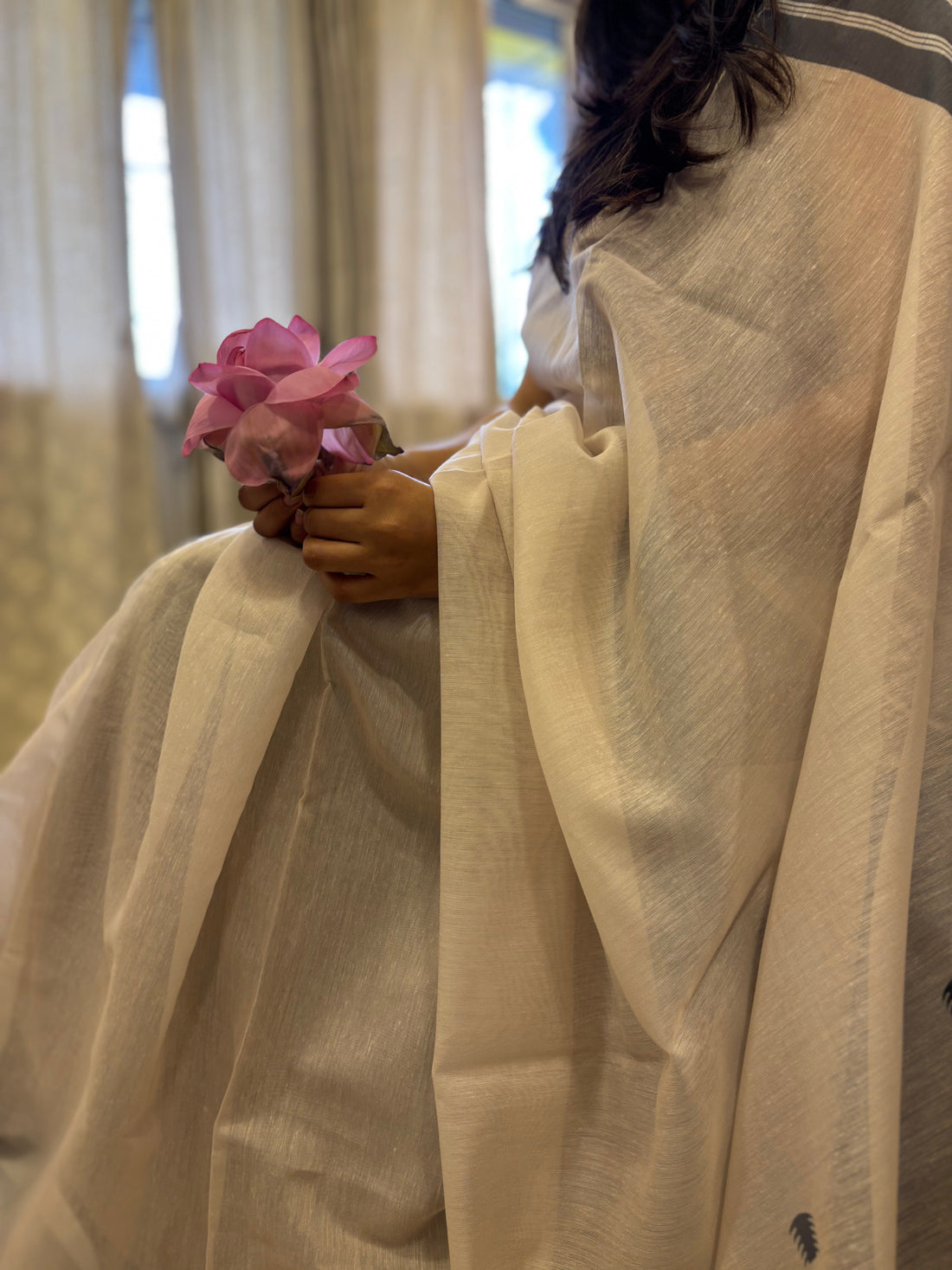Checking saree fabric quality while shopping online