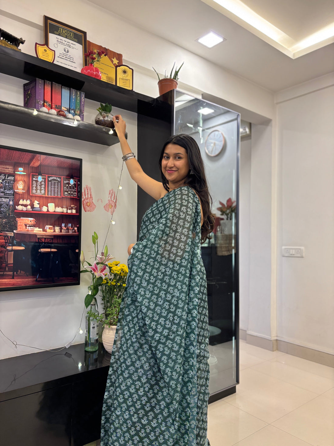Discover the sarees trending in India for office and workwear—focused on cotton and linen sarees that balance comfort, professionalism, and elegance.